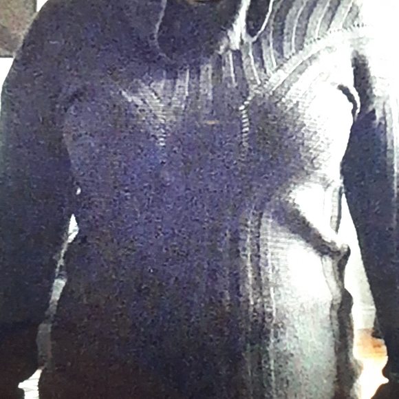 Black sweater - Picture 2 of 2